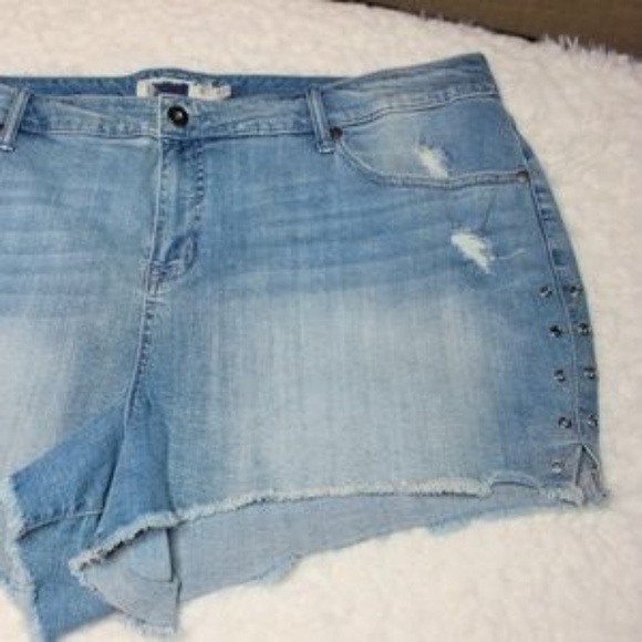 Torrid Grommet Short Jean Shorts Light Wash 24 - Picture 5 of 7